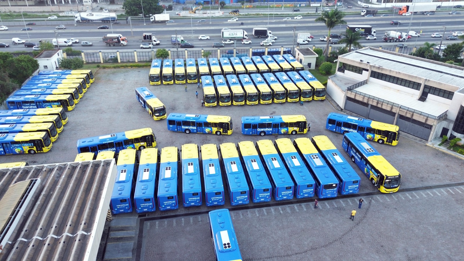 Prefeitura de Guarulhos entrega mais 76 ônibus com ar-condicionado e amplia número para 96 somente em 2026 no “Programa Geladão”