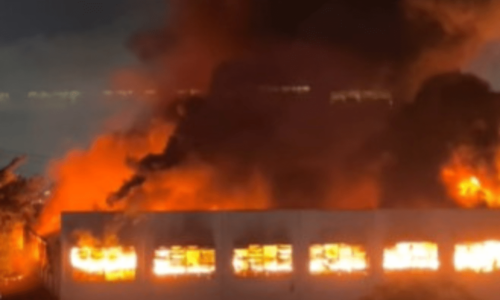 Incêndio em Guarulhos entra em fase de rescaldo após mais de dez horas