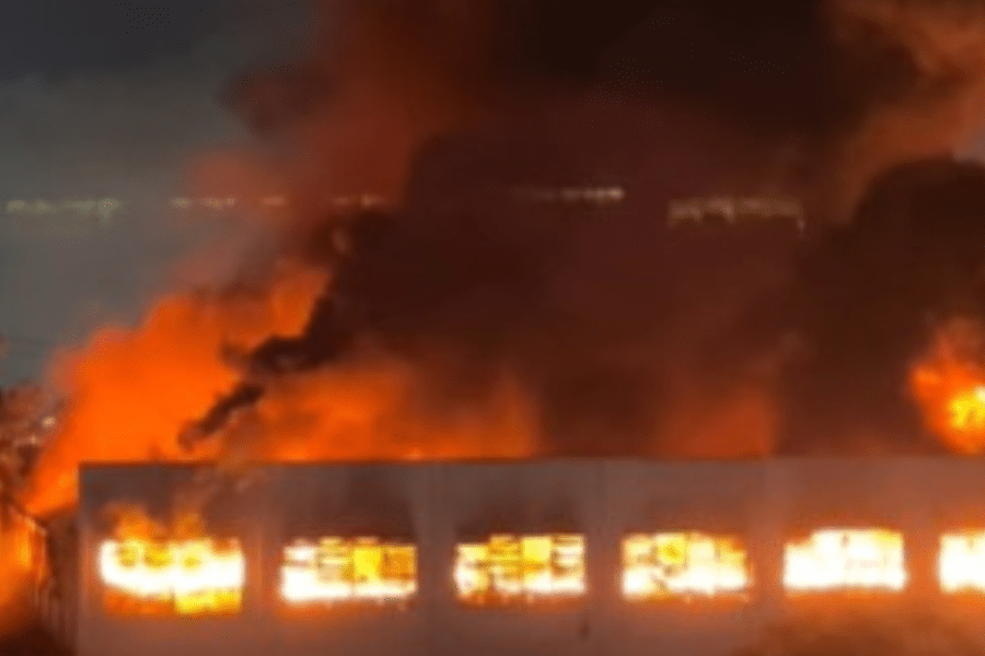 Incêndio em Guarulhos entra em fase de rescaldo após mais de dez horas
