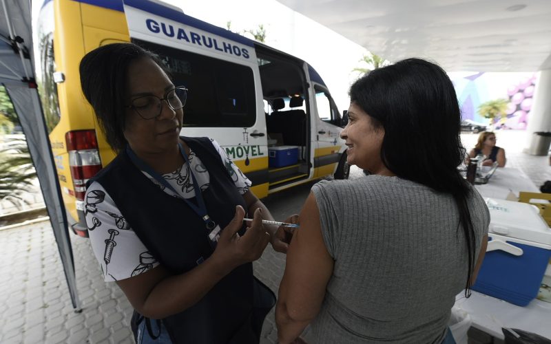 Vacimóvel leva vacinação contra influenza e outras doenças à Escola Jean Piaget neste sábado