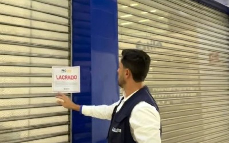 Procon Guarulhos lacra loja de móveis em Bonsucesso