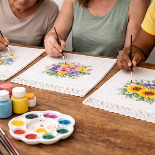 Aulas de artesanato e de empreendedorismo estão na programação das Casas da Mulher