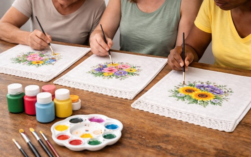 Aulas de artesanato e de empreendedorismo estão na programação das Casas da Mulher