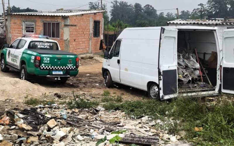GCM apreende veículo por descarte irregular e resgata capivara em situação de risco