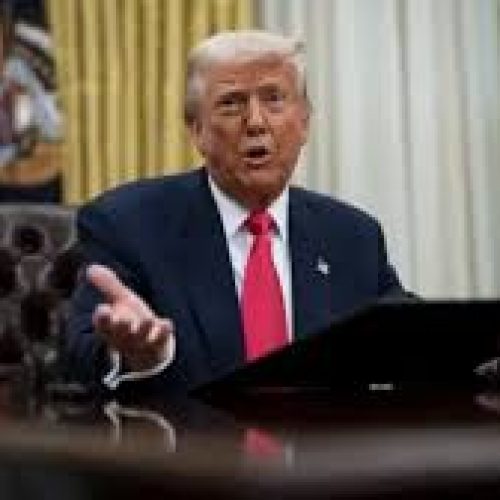 Trump ameaça ‘obliterar’ o Irã se Estreito de Ormuz não reabrir totalmente ‘dentro de 48 horas’